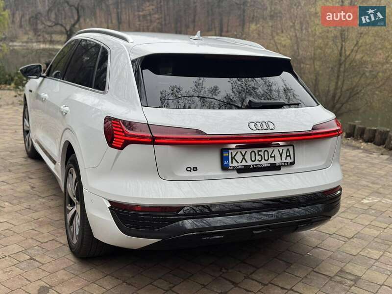 Внедорожник / Кроссовер Audi Q8 e-tron 2023 в Харькове
