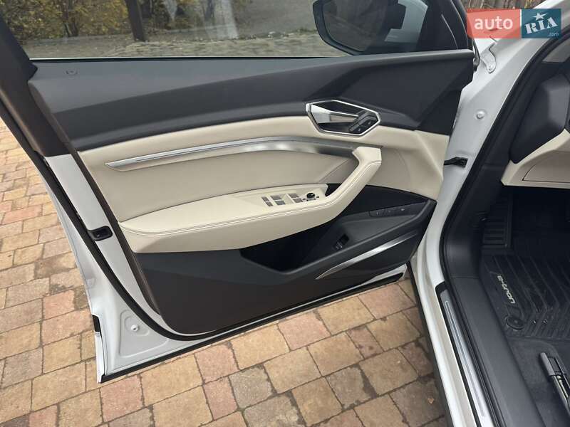 Внедорожник / Кроссовер Audi Q8 e-tron 2023 в Харькове