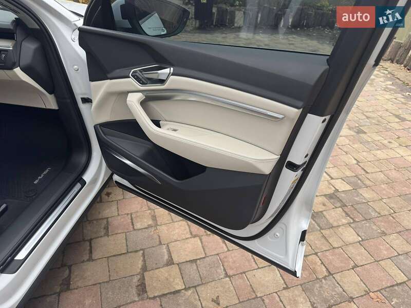 Внедорожник / Кроссовер Audi Q8 e-tron 2023 в Харькове