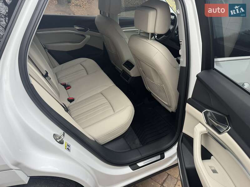 Внедорожник / Кроссовер Audi Q8 e-tron 2023 в Харькове