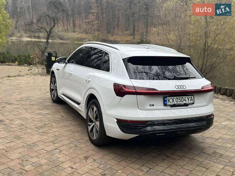 Внедорожник / Кроссовер Audi Q8 e-tron 2023 в Харькове
