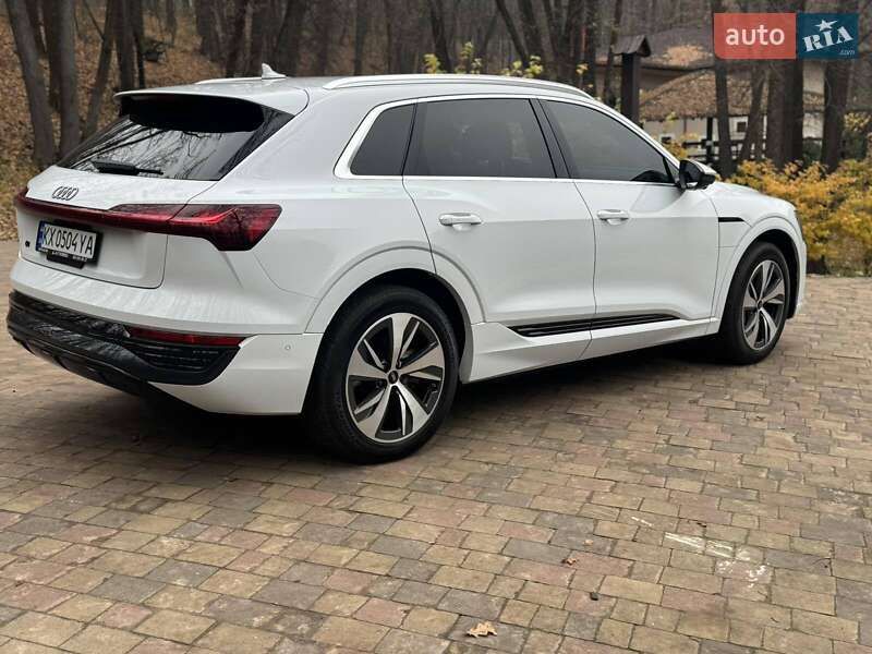 Внедорожник / Кроссовер Audi Q8 e-tron 2023 в Харькове