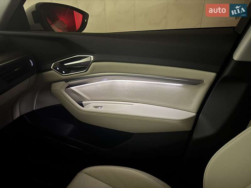 Внедорожник / Кроссовер Audi Q8 e-tron 2023 в Харькове