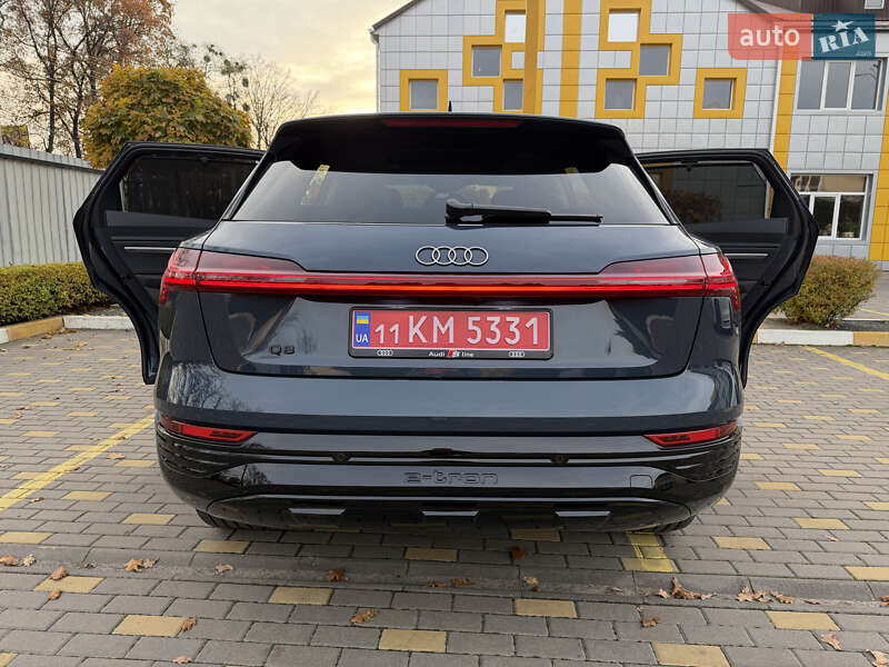Позашляховик / Кросовер Audi Q8 e-tron 2023 в Києві