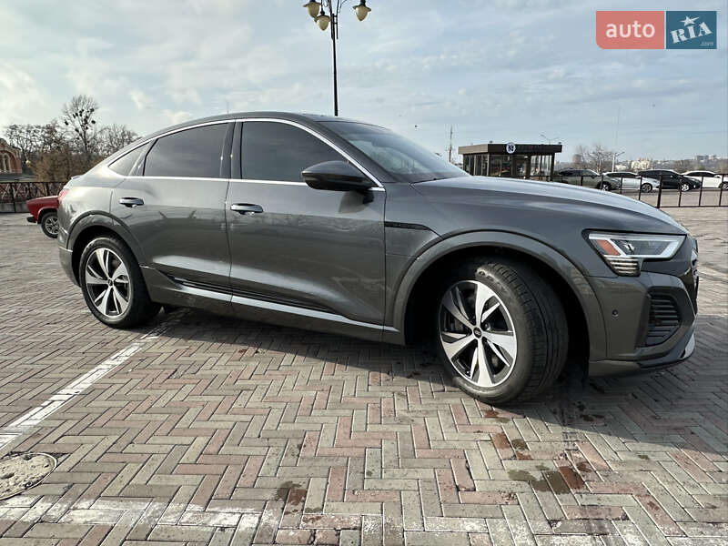 Внедорожник / Кроссовер Audi Q8 e-tron 2023 в Харькове