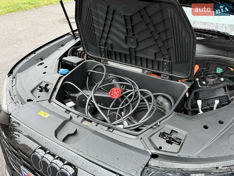 Внедорожник / Кроссовер Audi Q8 e-tron 2023 в Киеве