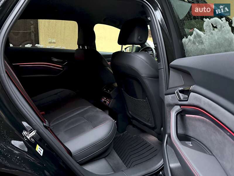 Внедорожник / Кроссовер Audi Q8 e-tron 2023 в Киеве