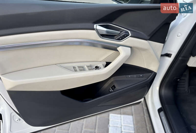 Внедорожник / Кроссовер Audi Q8 e-tron 2024 в Львове