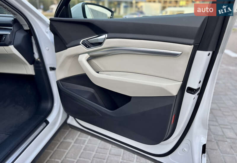 Внедорожник / Кроссовер Audi Q8 e-tron 2024 в Львове