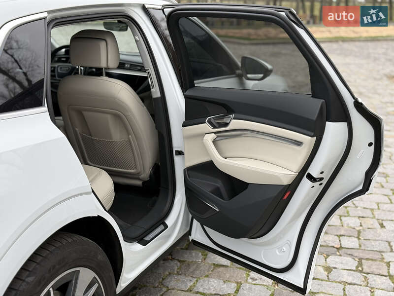 Внедорожник / Кроссовер Audi Q8 e-tron 2023 в Киеве фото 37 Внедорожник / Кроссовер Audi Q8 e-tron 2023 в Киеве