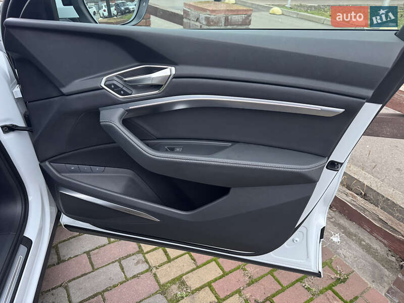 Внедорожник / Кроссовер Audi Q8 e-tron 2023 в Киеве фото 7 Внедорожник / Кроссовер Audi Q8 e-tron 2023 в Киеве