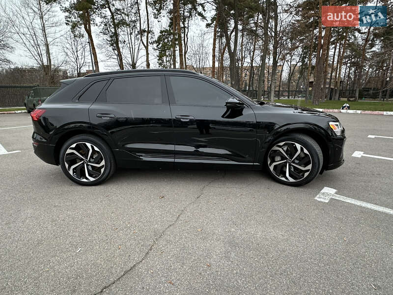 Внедорожник / Кроссовер Audi Q8 e-tron 2023 в Харькове