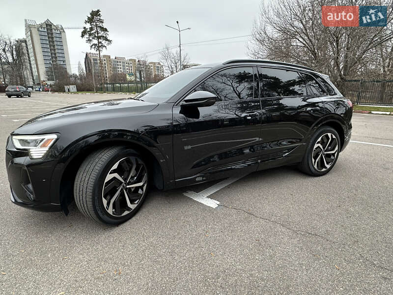 Внедорожник / Кроссовер Audi Q8 e-tron 2023 в Харькове