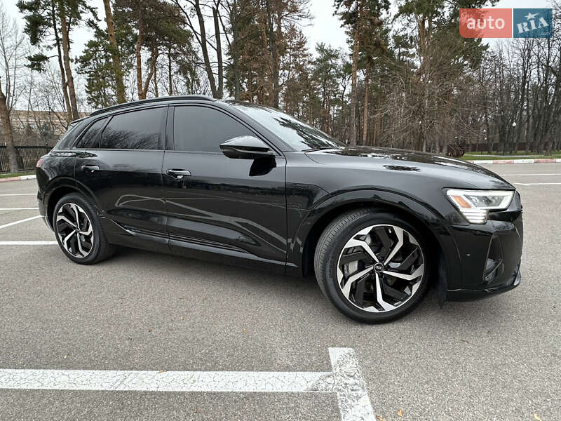 Внедорожник / Кроссовер Audi Q8 e-tron 2023 в Харькове