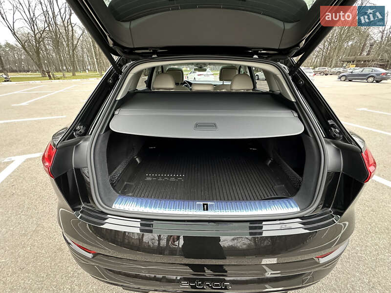 Внедорожник / Кроссовер Audi Q8 e-tron 2023 в Харькове