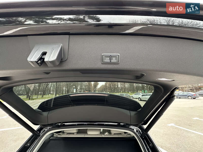 Внедорожник / Кроссовер Audi Q8 e-tron 2023 в Харькове