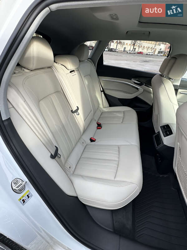 Внедорожник / Кроссовер Audi Q8 e-tron 2023 в Харькове