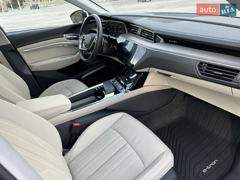 Внедорожник / Кроссовер Audi Q8 e-tron 2023 в Харькове