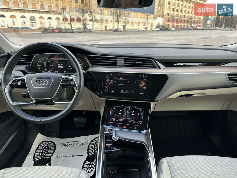 Внедорожник / Кроссовер Audi Q8 e-tron 2023 в Харькове