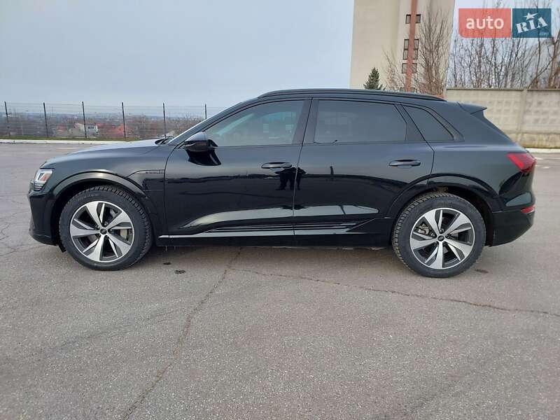 Внедорожник / Кроссовер Audi Q8 e-tron 2023 в Харькове