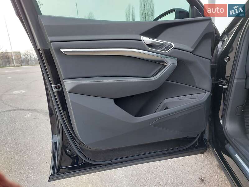 Внедорожник / Кроссовер Audi Q8 e-tron 2023 в Харькове