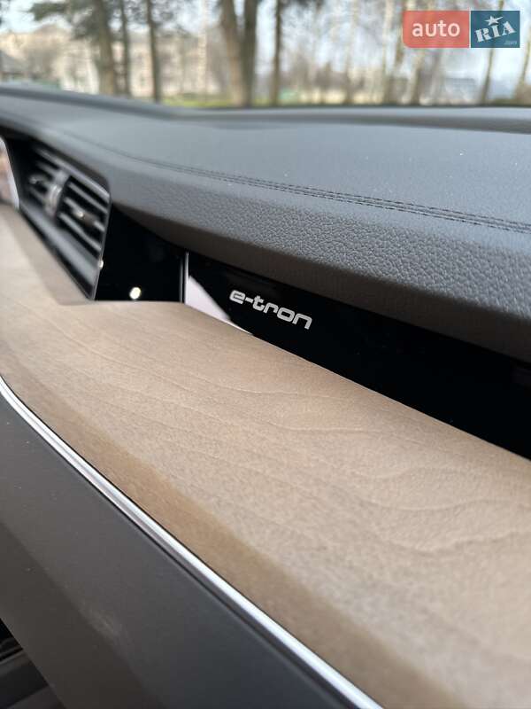 Внедорожник / Кроссовер Audi Q8 e-tron 2024 в Киеве