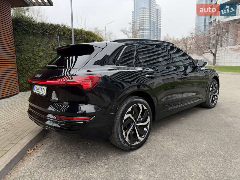 Внедорожник / Кроссовер Audi Q8 e-tron 2023 в Киеве