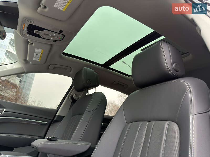 Внедорожник / Кроссовер Audi Q8 e-tron 2023 в Киеве