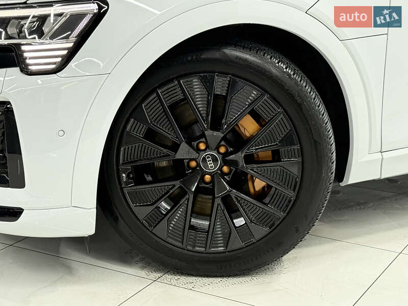Позашляховик / Кросовер Audi Q8 e-tron 2023 в Одесі