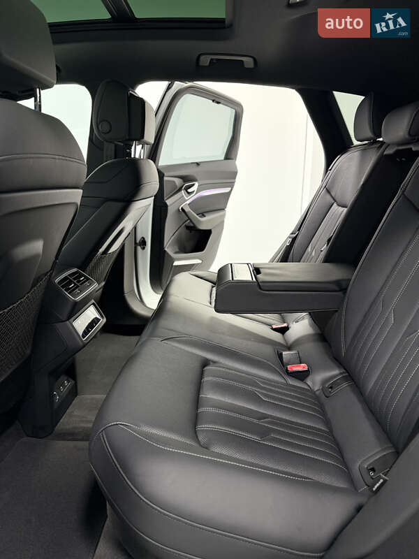 Позашляховик / Кросовер Audi Q8 e-tron 2023 в Одесі