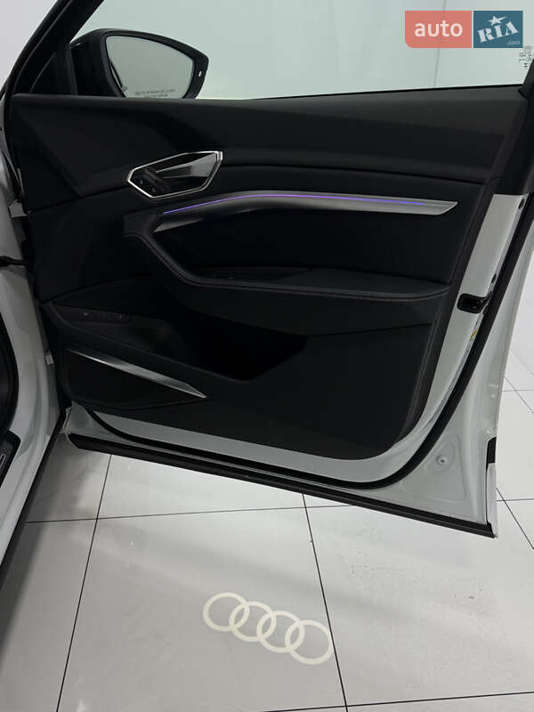 Позашляховик / Кросовер Audi Q8 e-tron 2023 в Одесі