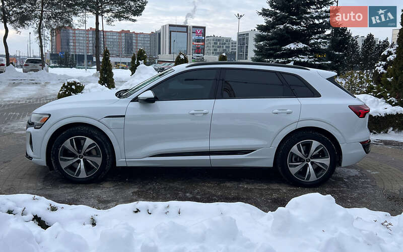 Внедорожник / Кроссовер Audi Q8 e-tron 2024 в Львове