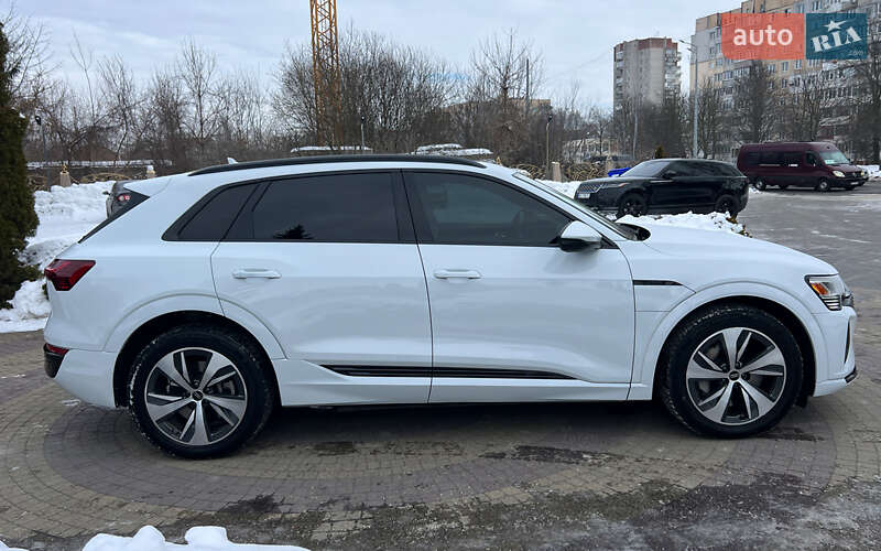 Внедорожник / Кроссовер Audi Q8 e-tron 2024 в Львове