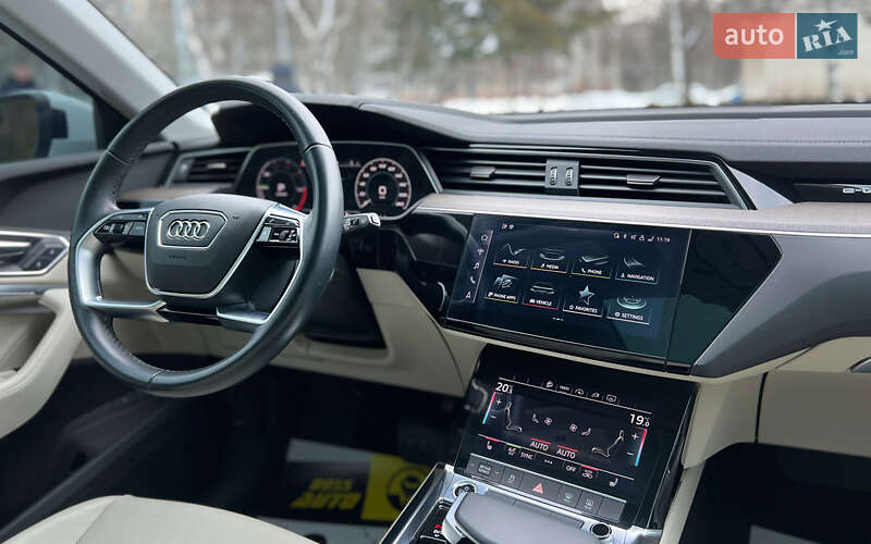 Внедорожник / Кроссовер Audi Q8 e-tron 2024 в Львове