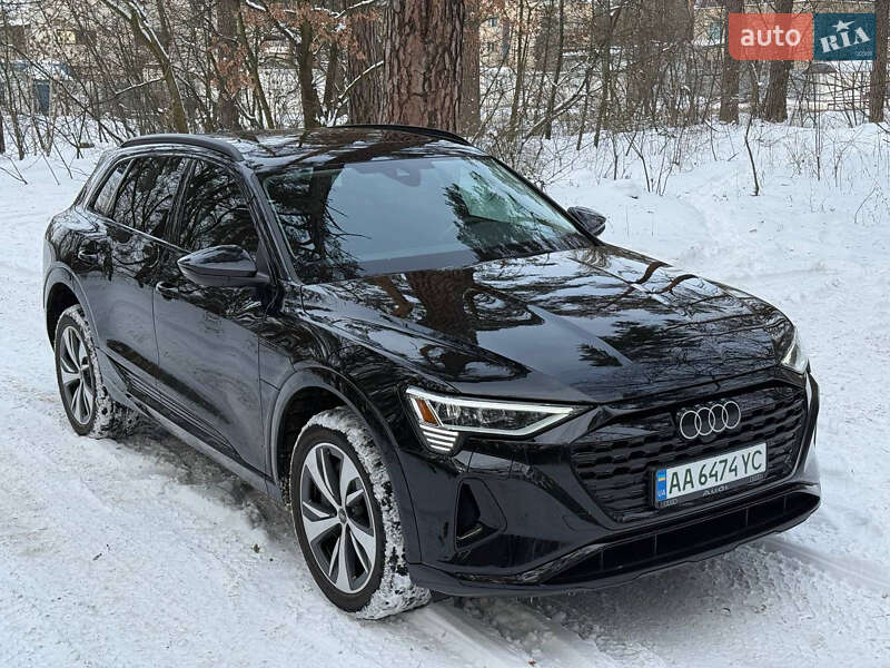 Позашляховик / Кросовер Audi Q8 e-tron 2023 в Києві