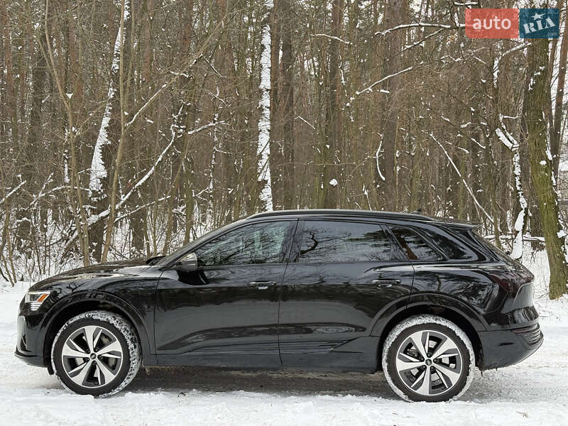 Позашляховик / Кросовер Audi Q8 e-tron 2023 в Києві