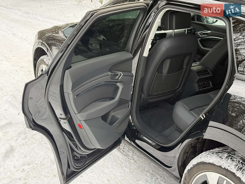 Позашляховик / Кросовер Audi Q8 e-tron 2023 в Києві