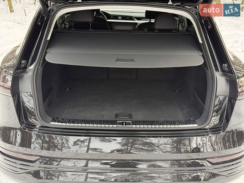 Позашляховик / Кросовер Audi Q8 e-tron 2023 в Києві