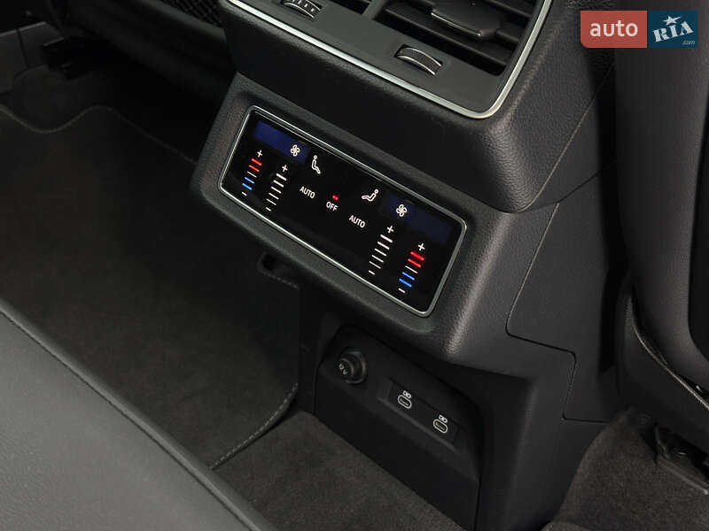 Позашляховик / Кросовер Audi Q8 e-tron 2023 в Києві