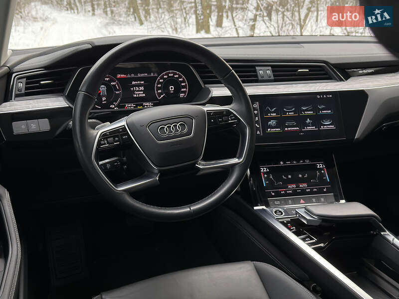 Позашляховик / Кросовер Audi Q8 e-tron 2023 в Києві