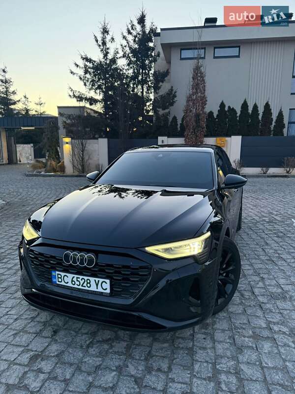 Позашляховик / Кросовер Audi Q8 e-tron 2023 в Львові