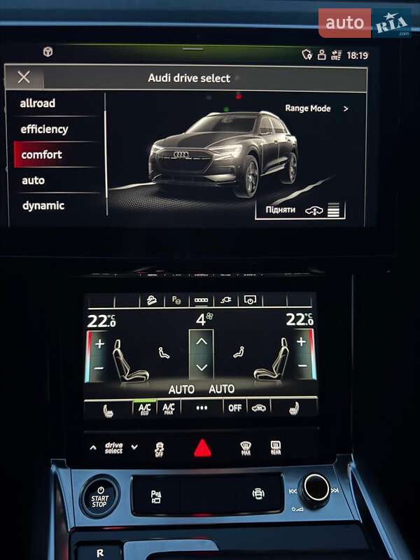 Позашляховик / Кросовер Audi Q8 e-tron 2023 в Львові