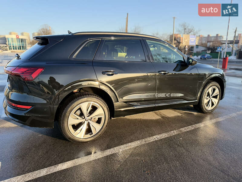 Внедорожник / Кроссовер Audi Q8 e-tron 2023 в Киеве