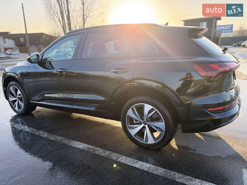 Внедорожник / Кроссовер Audi Q8 e-tron 2023 в Киеве