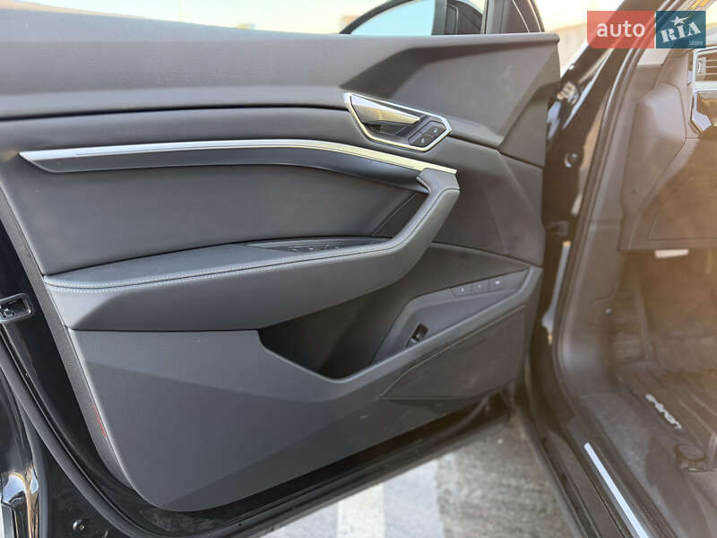 Внедорожник / Кроссовер Audi Q8 e-tron 2023 в Киеве