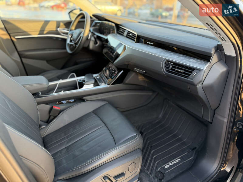 Внедорожник / Кроссовер Audi Q8 e-tron 2023 в Киеве