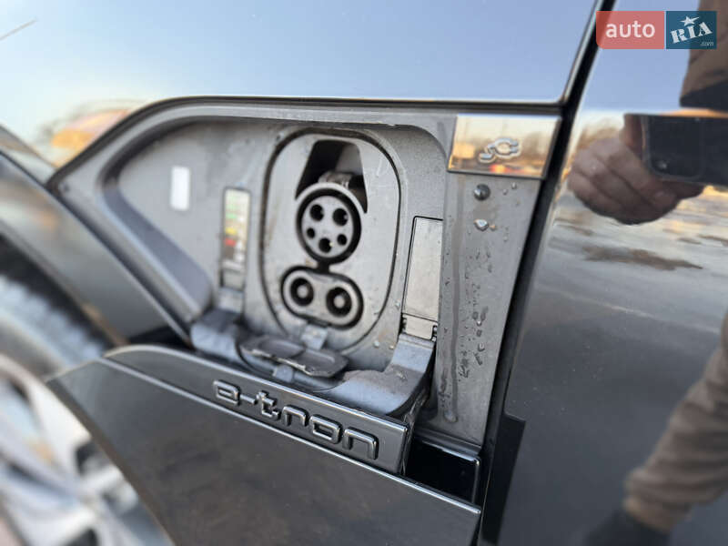 Внедорожник / Кроссовер Audi Q8 e-tron 2023 в Киеве