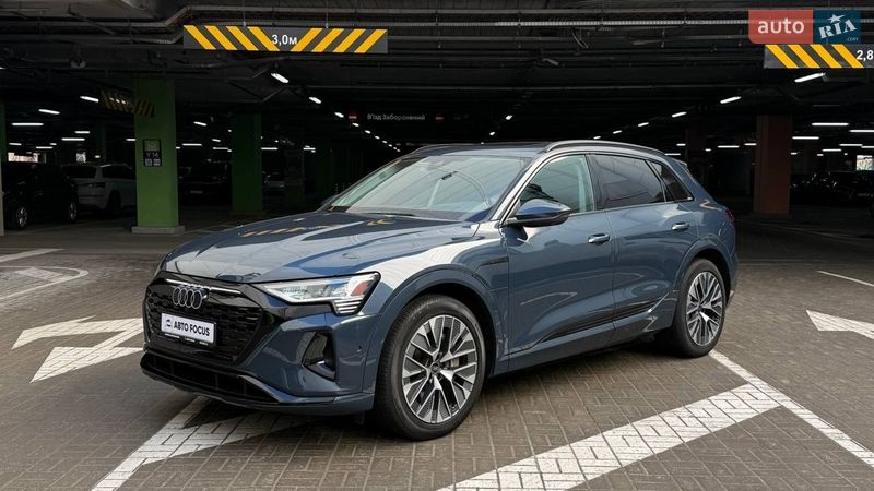 Позашляховик / Кросовер Audi Q8 e-tron 2023 в Києві