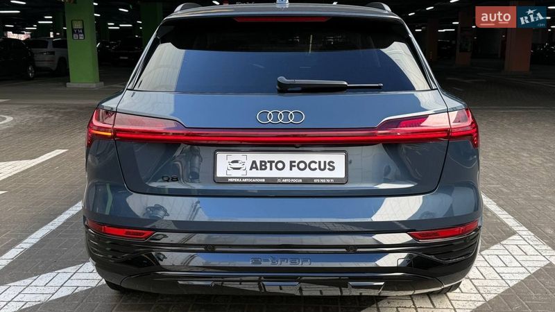 Позашляховик / Кросовер Audi Q8 e-tron 2023 в Києві