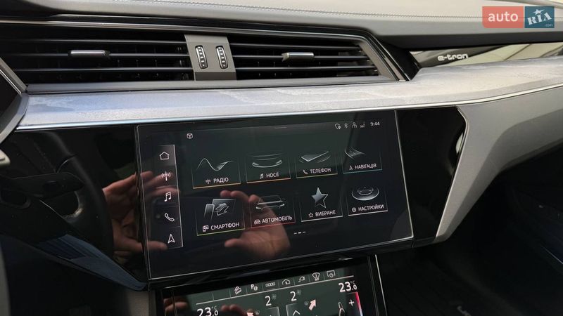 Позашляховик / Кросовер Audi Q8 e-tron 2023 в Києві